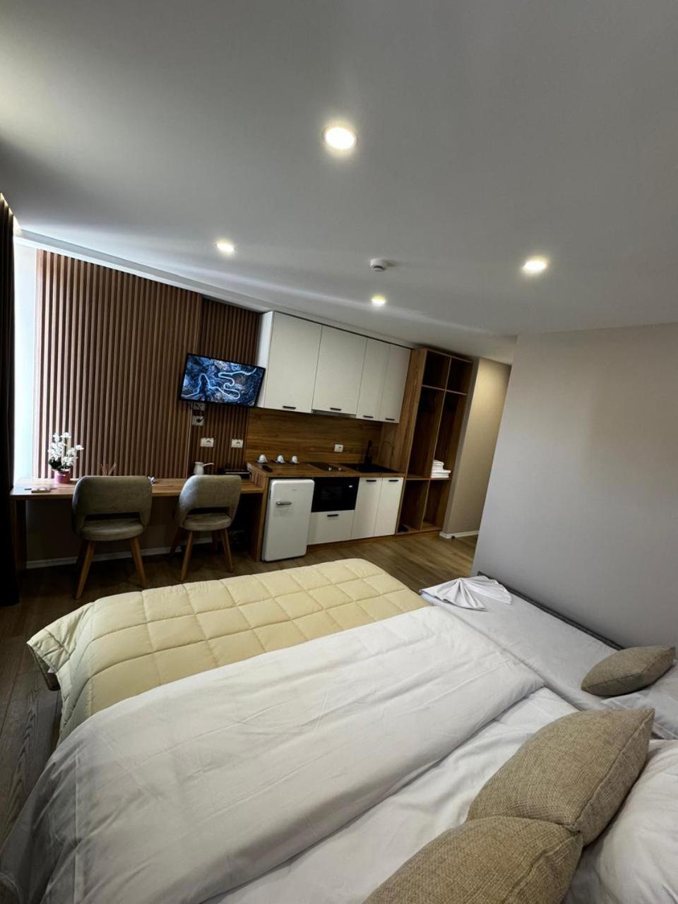 Rora Studio Apartments Yzberishti Exteriér fotografie